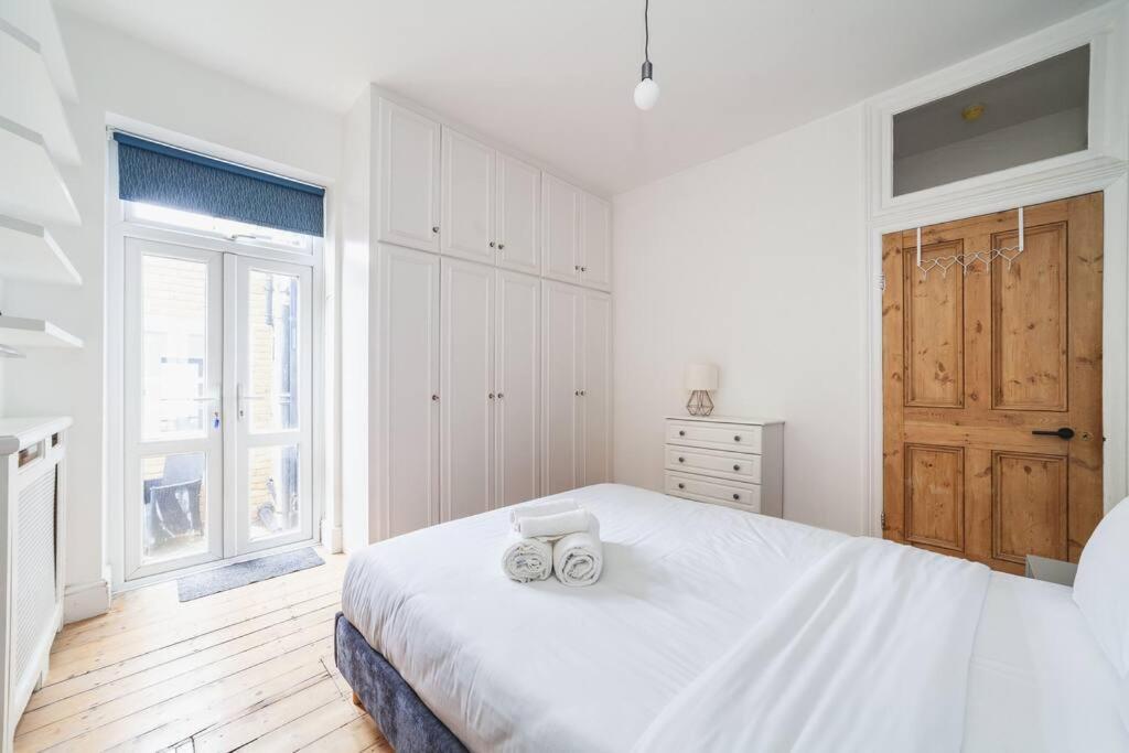 Bright & Airy Lux 3bed In Fulham With Patio Appartamento