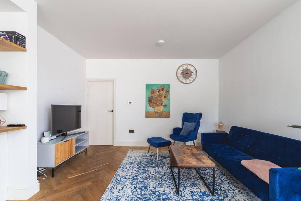 Bright & Airy Lux 3bed In Fulham With Patio * Londra