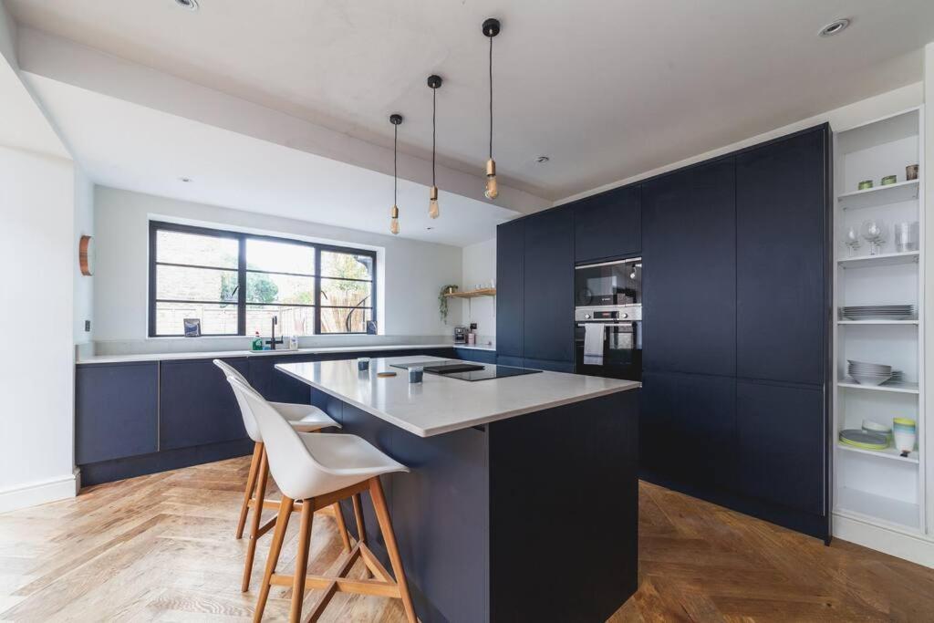 Bright & Airy Lux 3bed In Fulham With Patio *