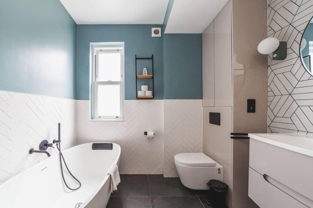 Bright & Airy Lux 3bed In Fulham With Patio