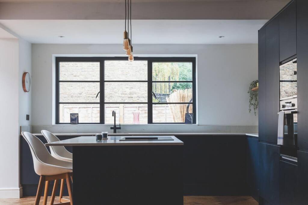 Bright & Airy Lux 3bed In Fulham With Patio Appartamento